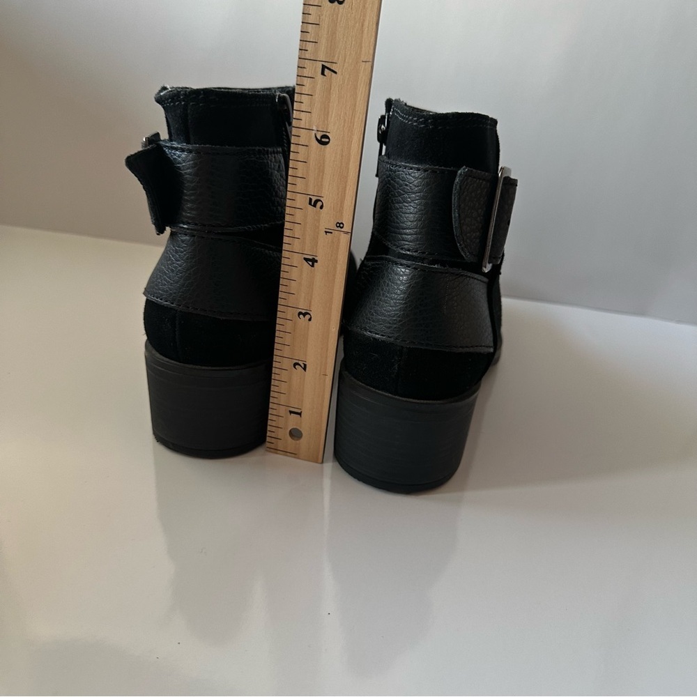 Clark’s ankle woman’s boots - Picture 3 of 5